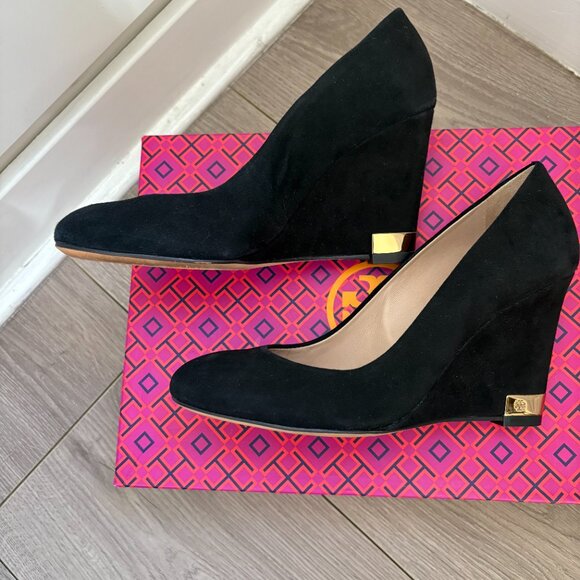 Tory Burch Black Suede Astoria Wedge - Picture 10 of 14